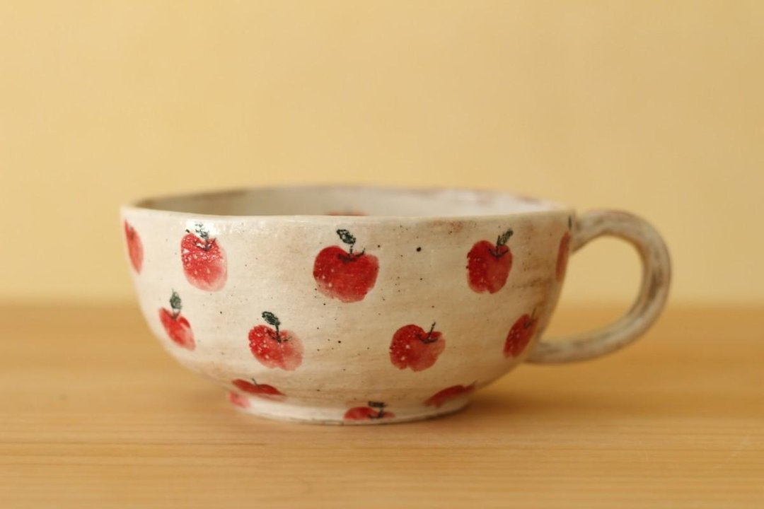 T - like order pulverized drinking apples filled with apple full of soup cup. - 咖啡杯/马克杯 - 陶 