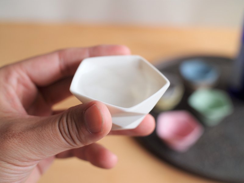 origami sakecup white - 酒杯/酒器 - 陶 白色