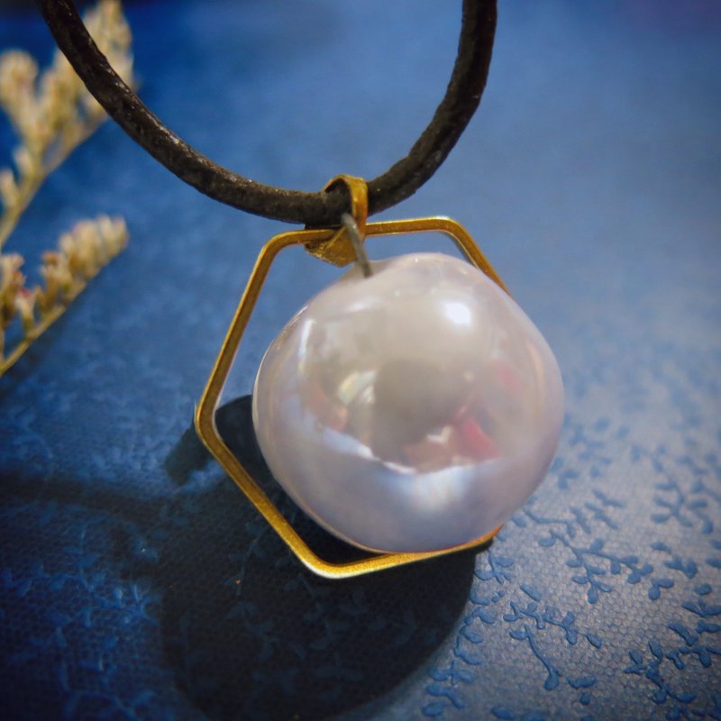 【香氛礼盒】香水精油项链-纯白珍珠光缀六角环|手作陶艺 - 项链 - 瓷 白色