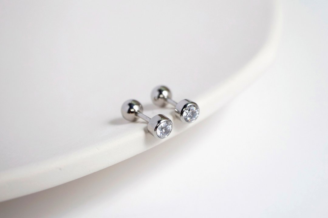Clear Charm。八心八箭单钻转珠耳环 - 耳环/耳夹 - 不锈钢 银色