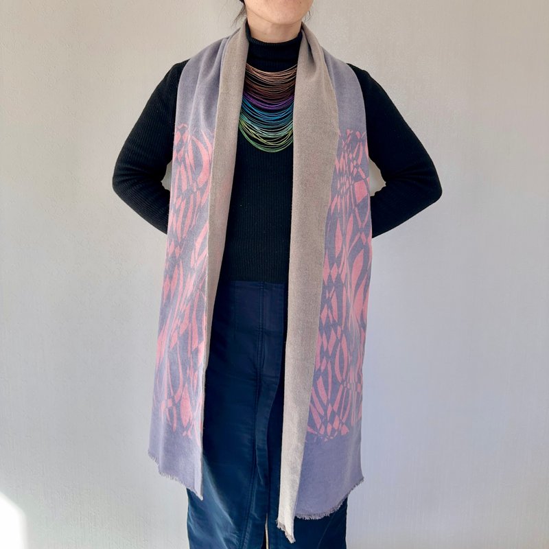 槟榔子与紫胶草木手染披肩 亚麻羊毛混纺 型染图纹 - 围巾/披肩 - 棉．麻 灰色