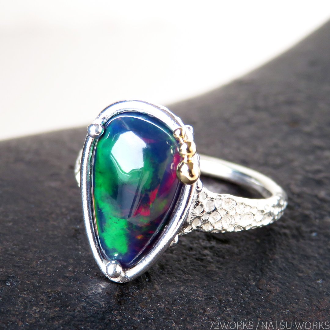 Black Opal Ring with 18k gold Balls - 戒指 - 宝石 多色