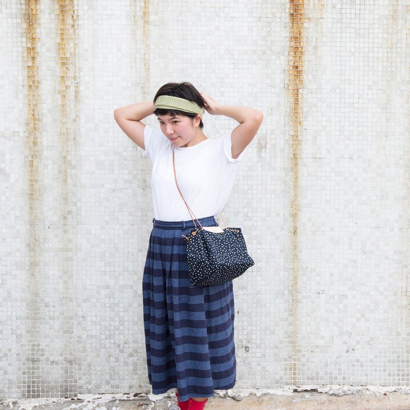 【岛中坊研】 深蓝色手工丝印波点盐花袋 - 侧背包/斜挎包 - 棉．麻 蓝色