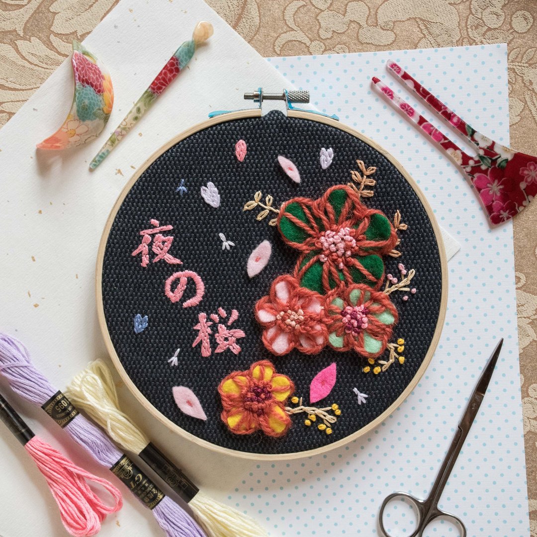 【立体刺绣】夜樱主题小花　手作刺绣框 - 摆饰 - 棉 多色