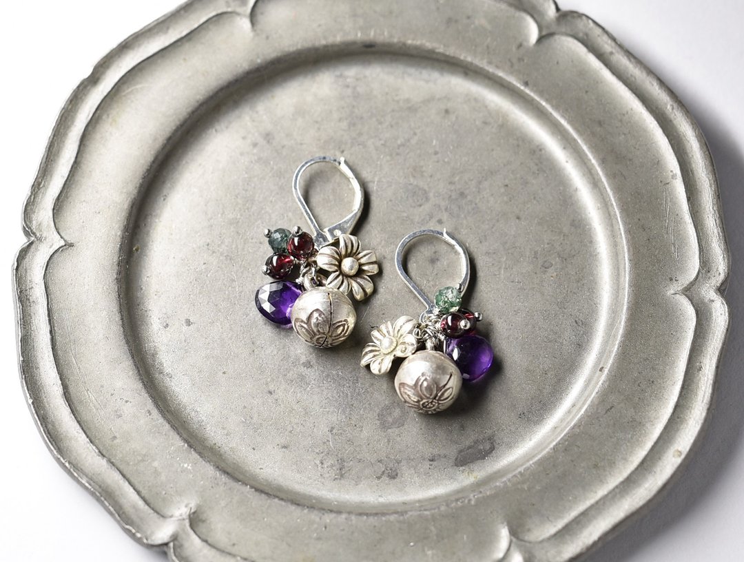 Bells and Flowers Karen Silver and Drops Amethyst, Garnet and Moss Agate Earrings - 耳环/耳夹 - 其他金属 银色
