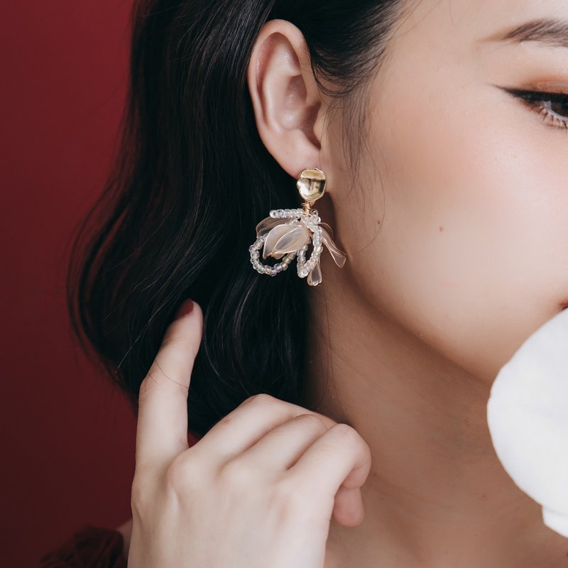 【余烬-透白色】垂坠耳环 | 水晶花饰品 | 新娘饰品 | 交换礼物 - 耳环/耳夹 - 树脂 透明