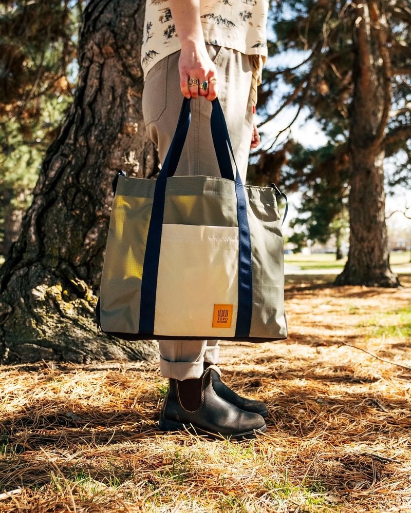 (FW25新品上架) Mountain Essential Tote 手提包 旅行包 - 侧背包/斜挎包 - 尼龙 多色