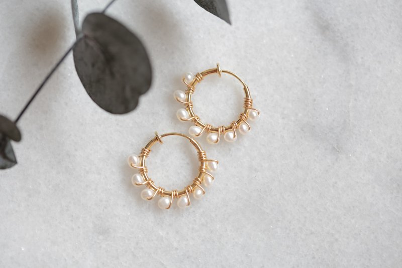 Happy circle 快乐圆圈│多颗珍珠圈圈款 可夹式 生日 礼物 珍珠 - 耳环/耳夹 - 宝石 白色