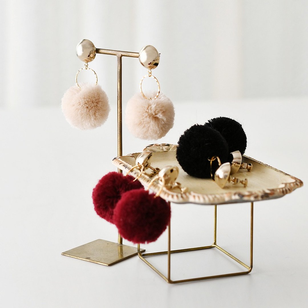 Pompon tassel earrings/Gold dome - 耳环/耳夹 - 羊毛 金色