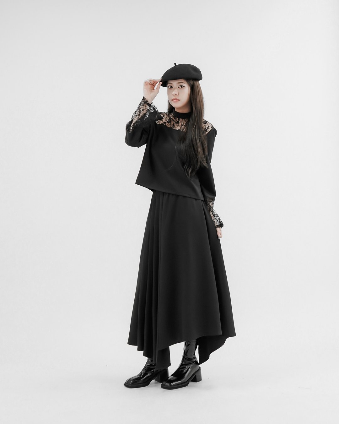 MUKK DESIGN 胸前蕾丝喇叭袖上衣 - 女装上衣 - 聚酯纤维 黑色