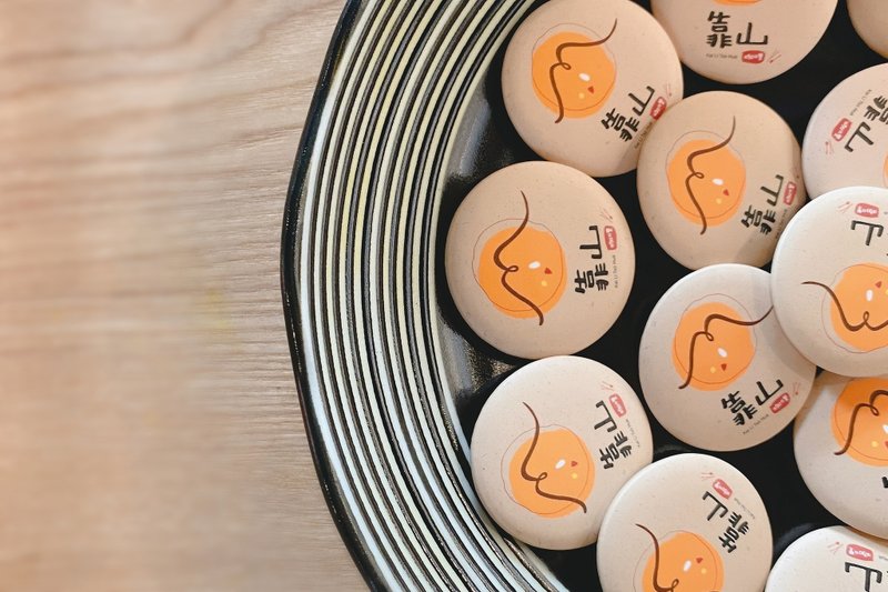 靠山咖喱雾面圆形胸章 - 徽章/别针 - 其他金属 