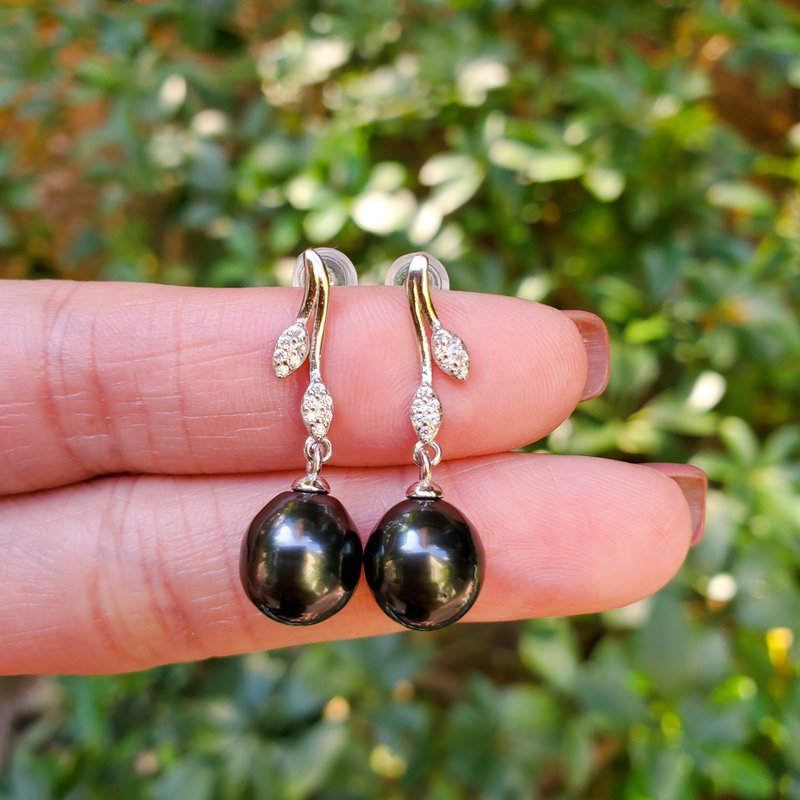 。夏日樱桃。大溪地海水珍珠。独有天然墨水绿。925纯银耳环。 - 耳环/耳夹 - 珍珠 黑色