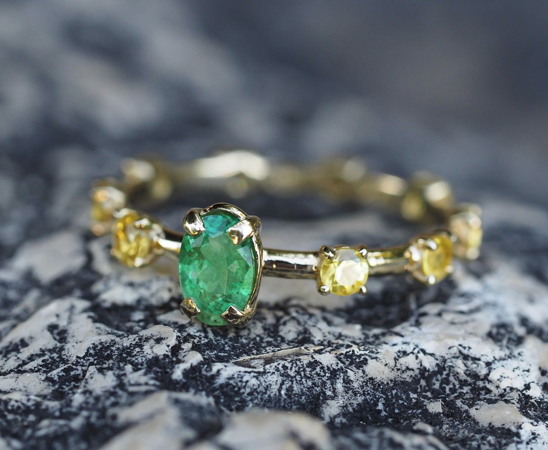Gold Ring with emerald and sapphires - 戒指 - 贵金属 金色