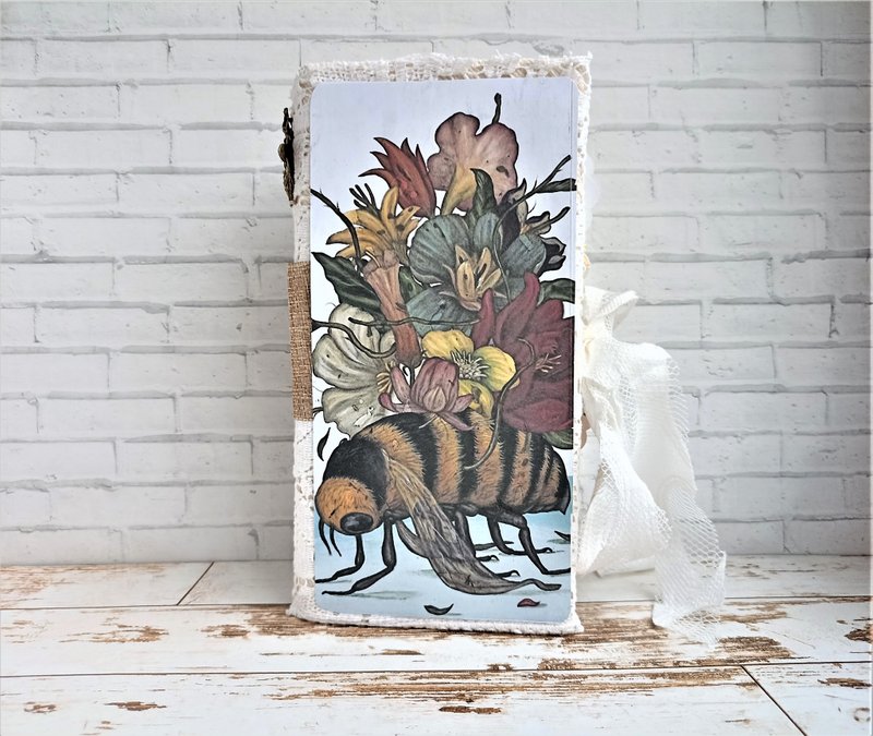 Bee junk journal handmade Honeybee dairy Botanical notebook farmlife thick - 笔记本/手帐 - 纸 黄色