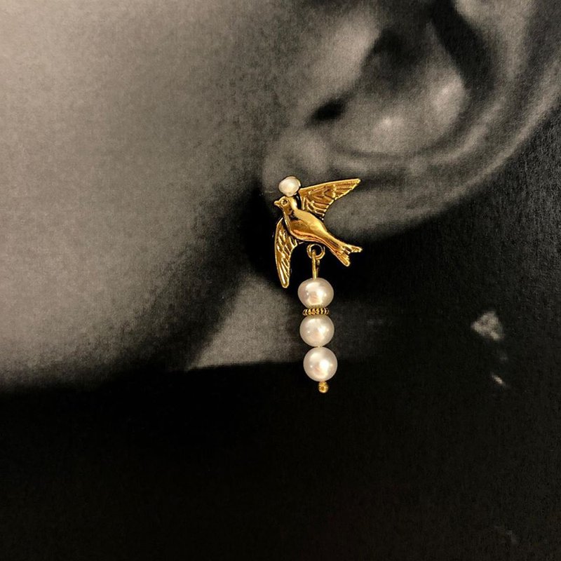 哞人爱 纯真系列 春燕淡水珍珠 耳针 耳夹 - 耳环/耳夹 - 其他金属 金色
