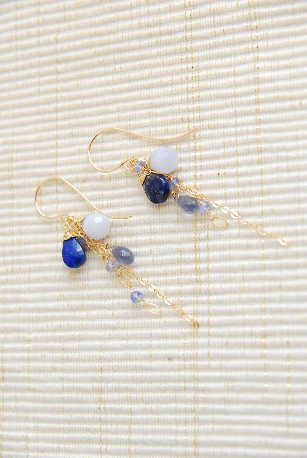 Lapis lazuli and blue Stone chain earrings 14kgf - 耳环/耳夹 - 半宝石 蓝色