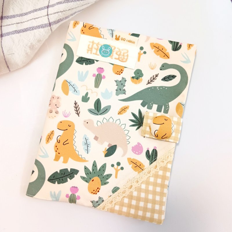 免费绣名字。恐龙丛林。宝宝手册布书衣 - 满月礼盒 - 棉．麻 卡其色