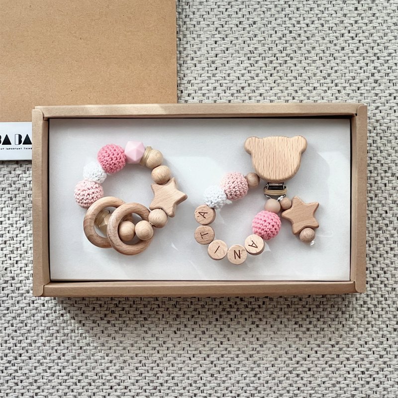 【定制化】婴儿原木编织奶嘴链/原木固齿器二入弥月礼盒 - 满月礼盒 - 木头 卡其色