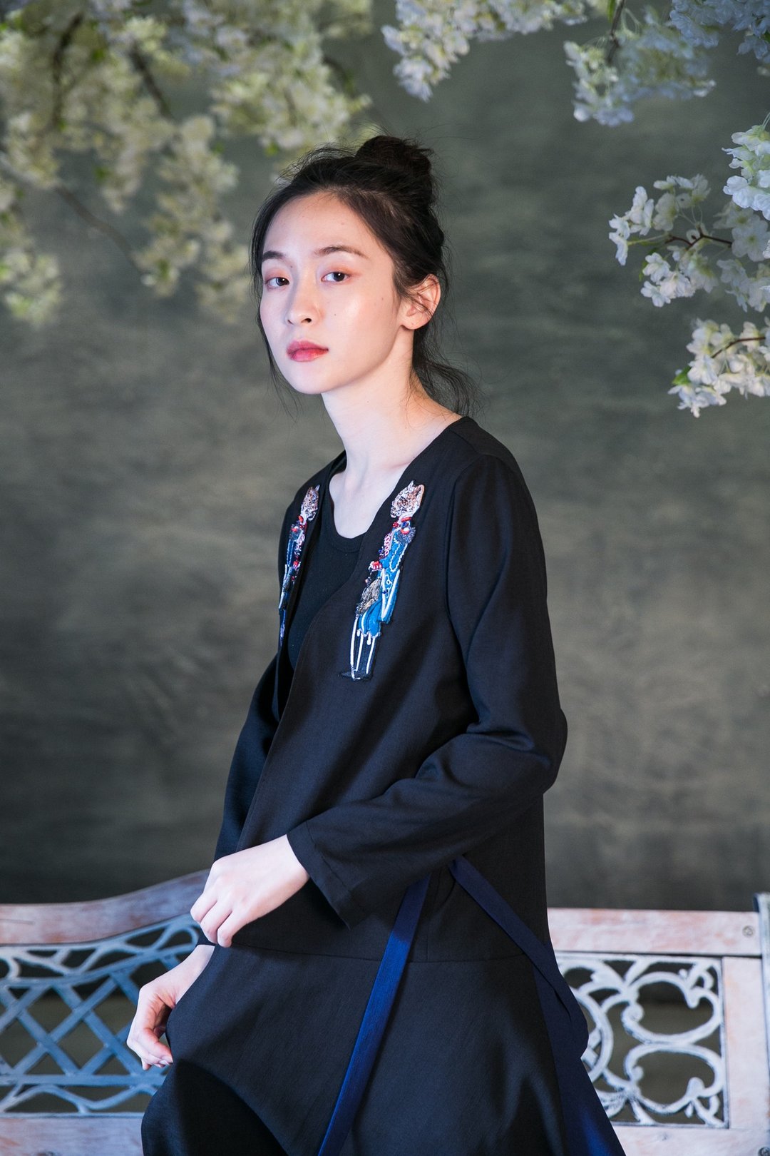 马克的猫咪骑士朋友 仿竹节棉双拼色刺绣外罩 - 女装休闲/机能外套 - 棉 蓝色