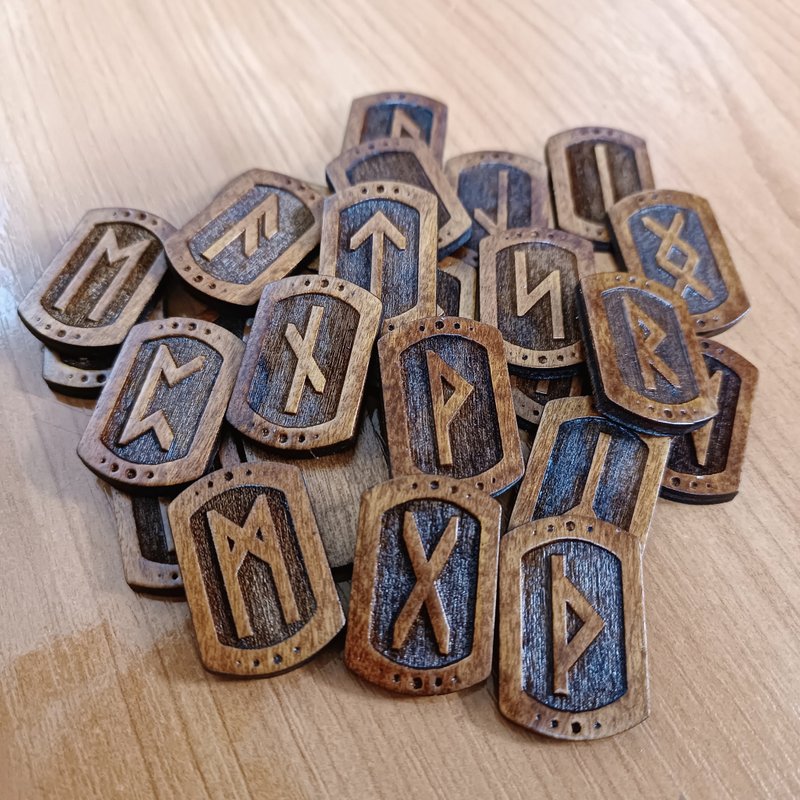 Wooden Runic Set, Futhark Runes - 桌游/玩具 - 木头 