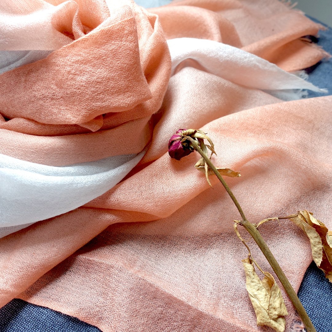 【暖和煦日】100% Cashmere・钻石织・手染渐层・精品级羊绒披肩 - 女装针织衫/毛衣 - 羊毛 橘色