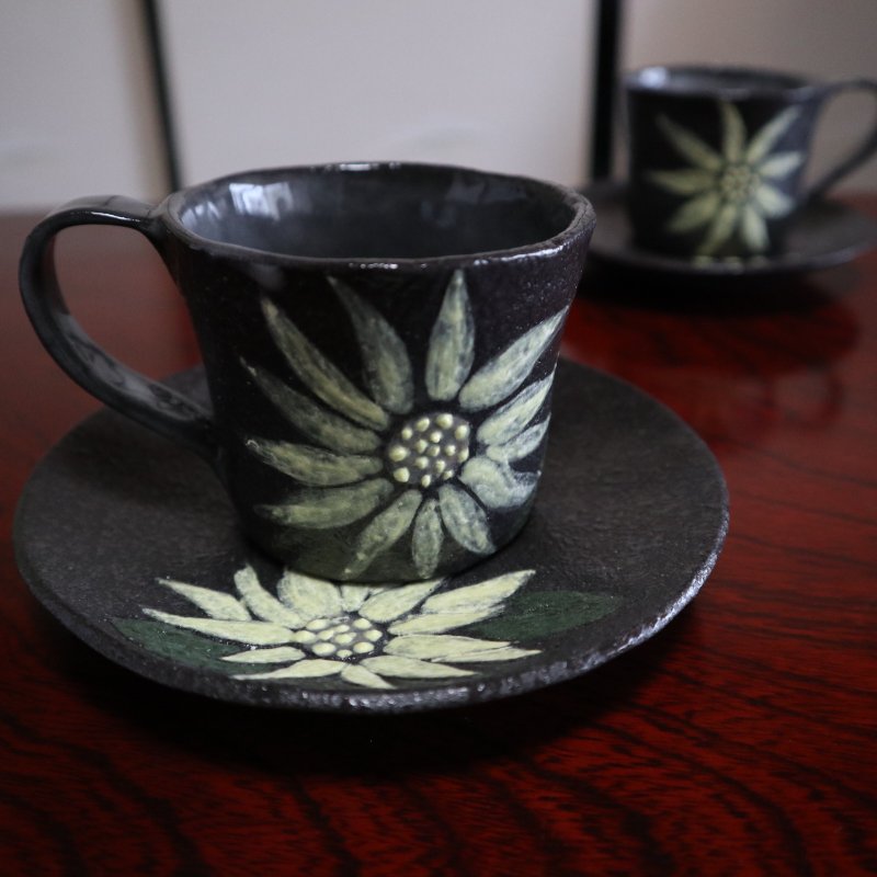 日本制向日葵马克杯黑色手工陶器陶艺 - 咖啡杯/马克杯 - 陶 