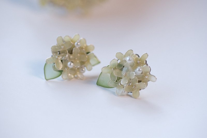/ 银木犀 / 耳针耳环 / 可定制 / 现货 - 耳环/耳夹 - 树脂 白色