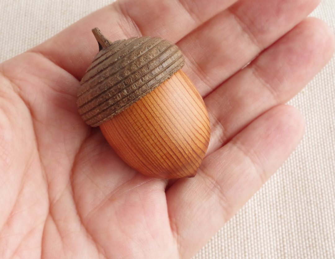 Acorns in Japan: Quercus miyagii  (aroma diffuser) made-to-order - 项链 - 木头 咖啡色