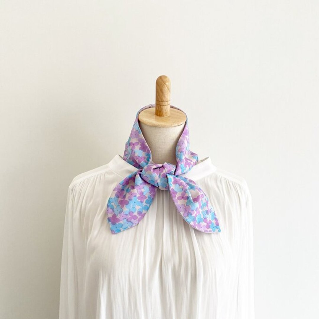 Hydrangea design Spring / summer scarf that can also be used as a turban Cooler with ice pack pocket Hydrangea pattern neck cooler Hair band Cotton Natural material - 丝巾 - 棉 多色