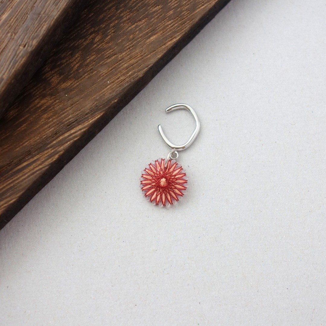 绢线制 野花耳骨夹 Wildflower Ear cuff | 深红色 | 包邮 - 耳环/耳夹 - 丝．绢 红色