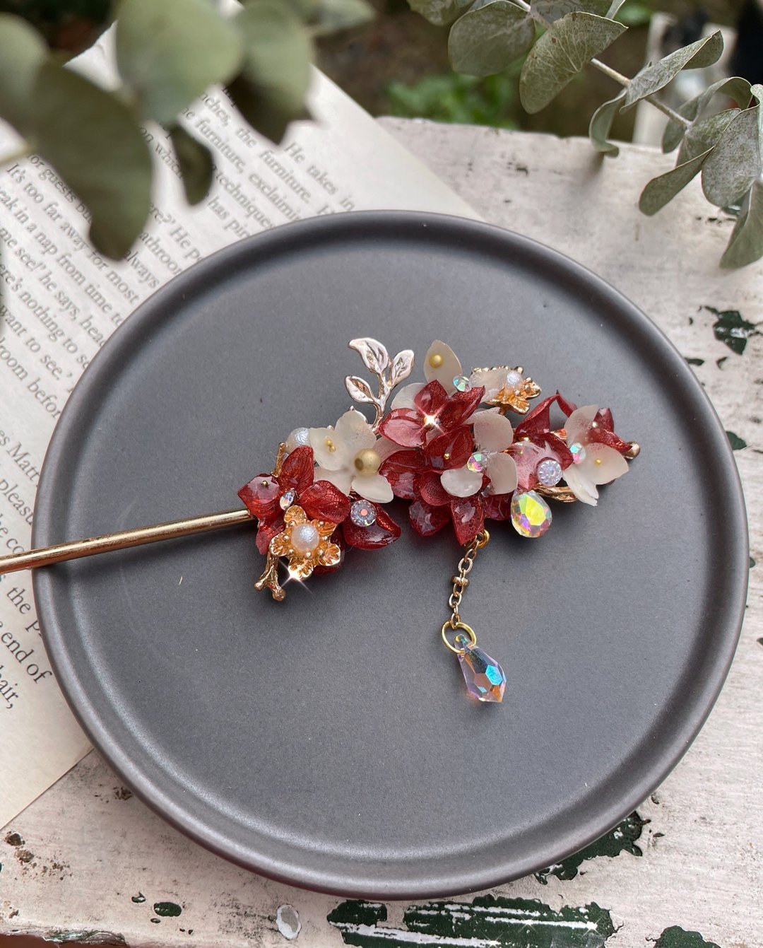 Enchanted - Red wine Hydrangea hair stick with Swarovski crystal - 发饰 - 植物．花 红色