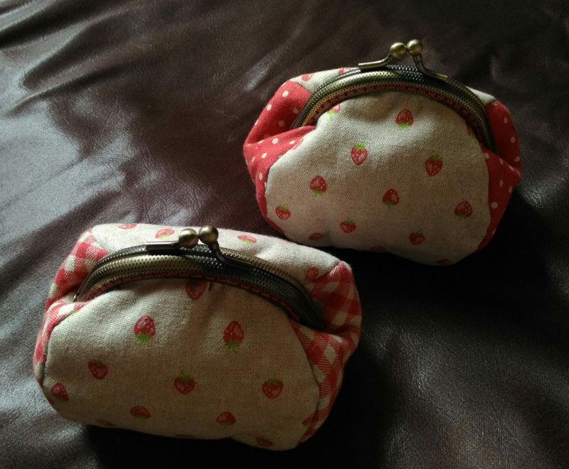 手缝口金包*文子手作*日本棉麻*立体可爱 * - 零钱包 - 棉．麻 粉红色