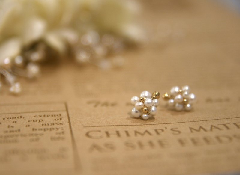 莓果 珍珠耳环 贴耳 可改夹式~点点滴滴 - 耳环/耳夹 - 珍珠 白色