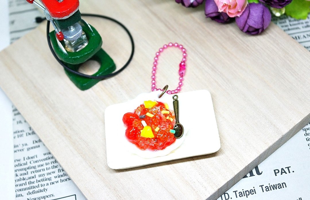 ➽黏土系列-夏日刨冰-草莓.凤梨冰 -挂饰 #包包配件# #送礼# #可爱# - 钥匙链/钥匙包 - 粘土 红色