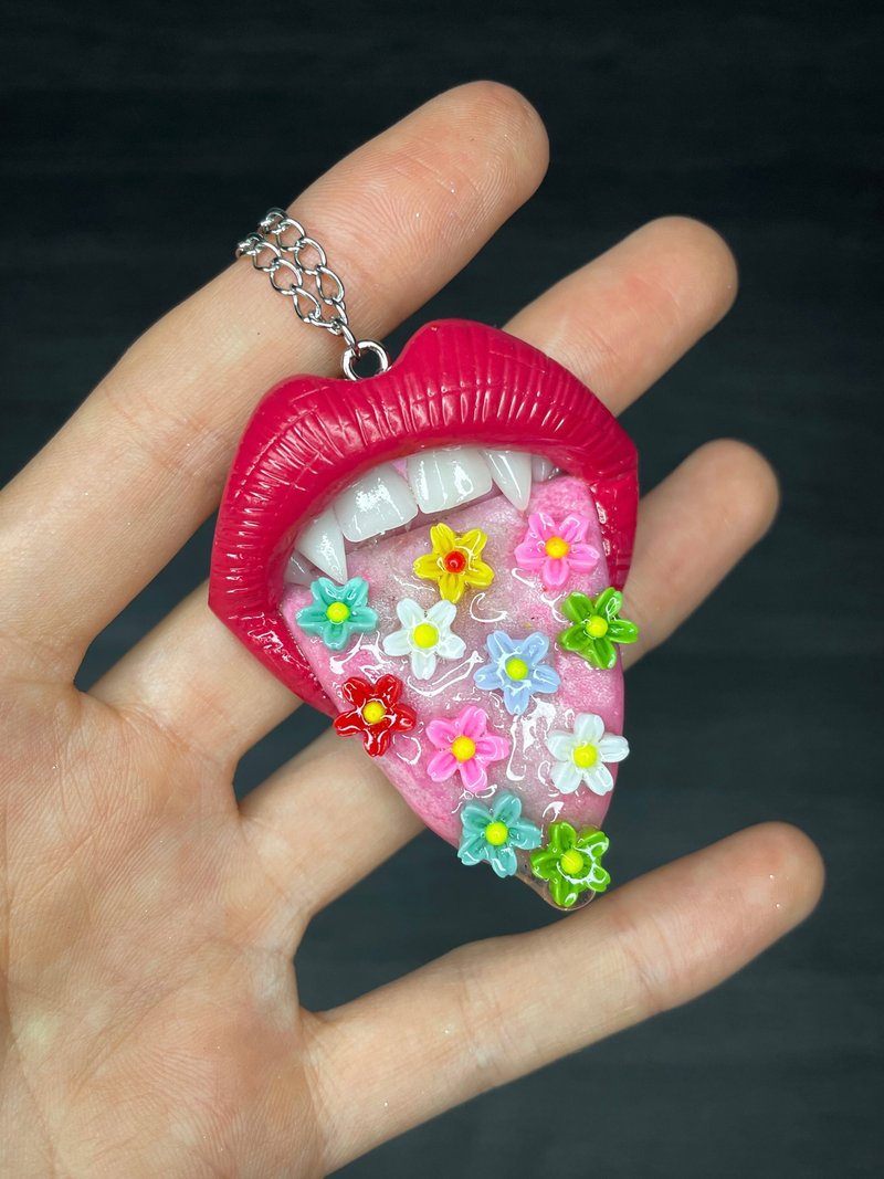 吊坠。红唇配花。 - 项链 - 粘土 