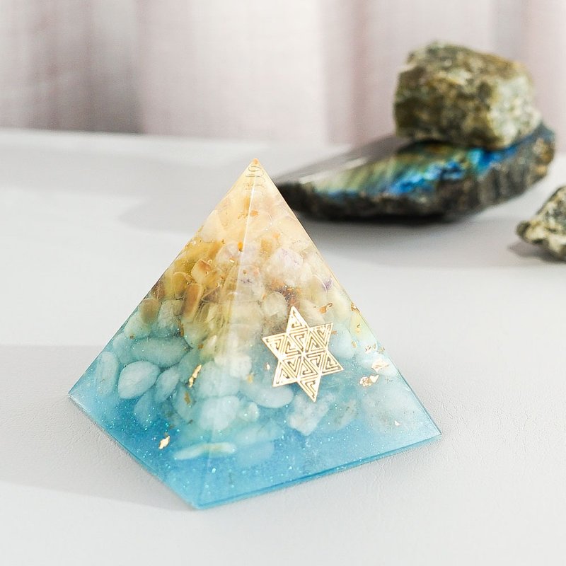 预订【黄莹石、海蓝宝】奥根水晶能量金字塔Orgonite 6x6 cm - 摆饰 - 水晶 多色