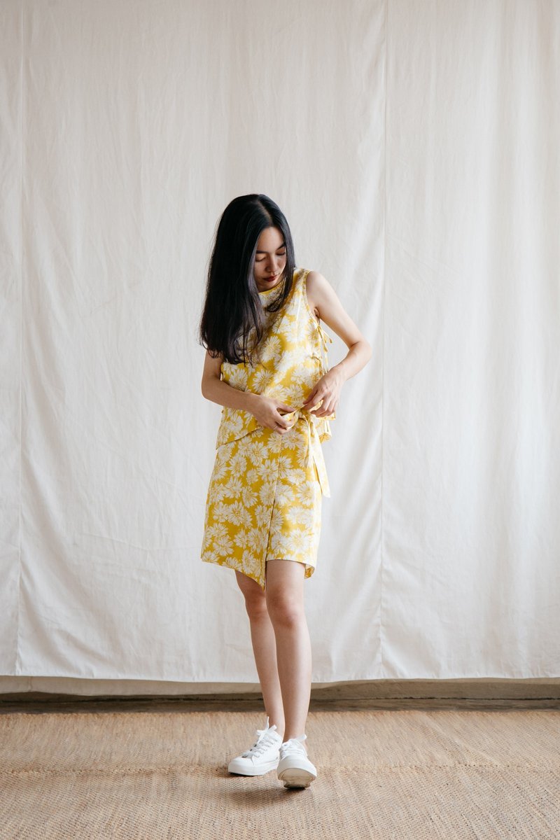 Wrap skirt shorts in Yellow Blossom (Limited) - 裙子 - 棉．麻 黄色