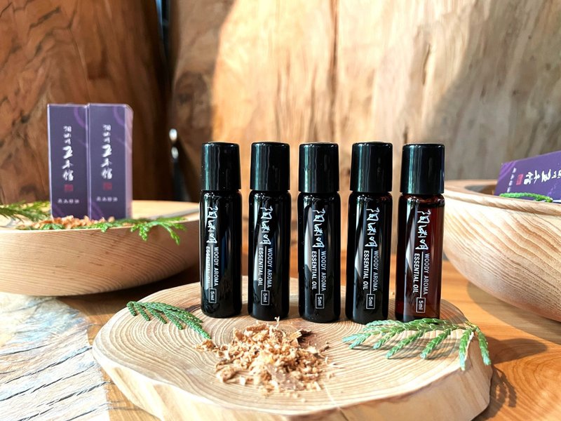 W.M. 五柳园 精油系列 滚珠 5ml/8ml/10ml - 香薰/精油/线香 - 精油 紫色