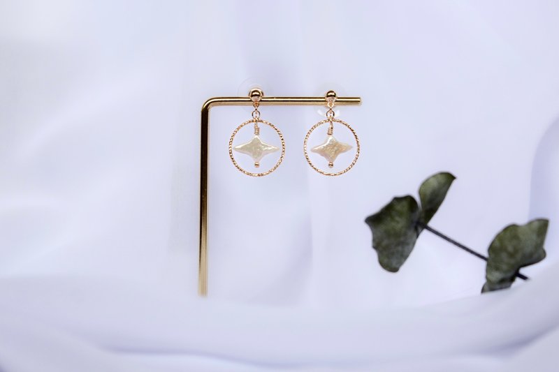 星光 简约星型淡水珍珠 14k 包金耳环 / 耳夹 - 耳环/耳夹 - 珍珠 白色