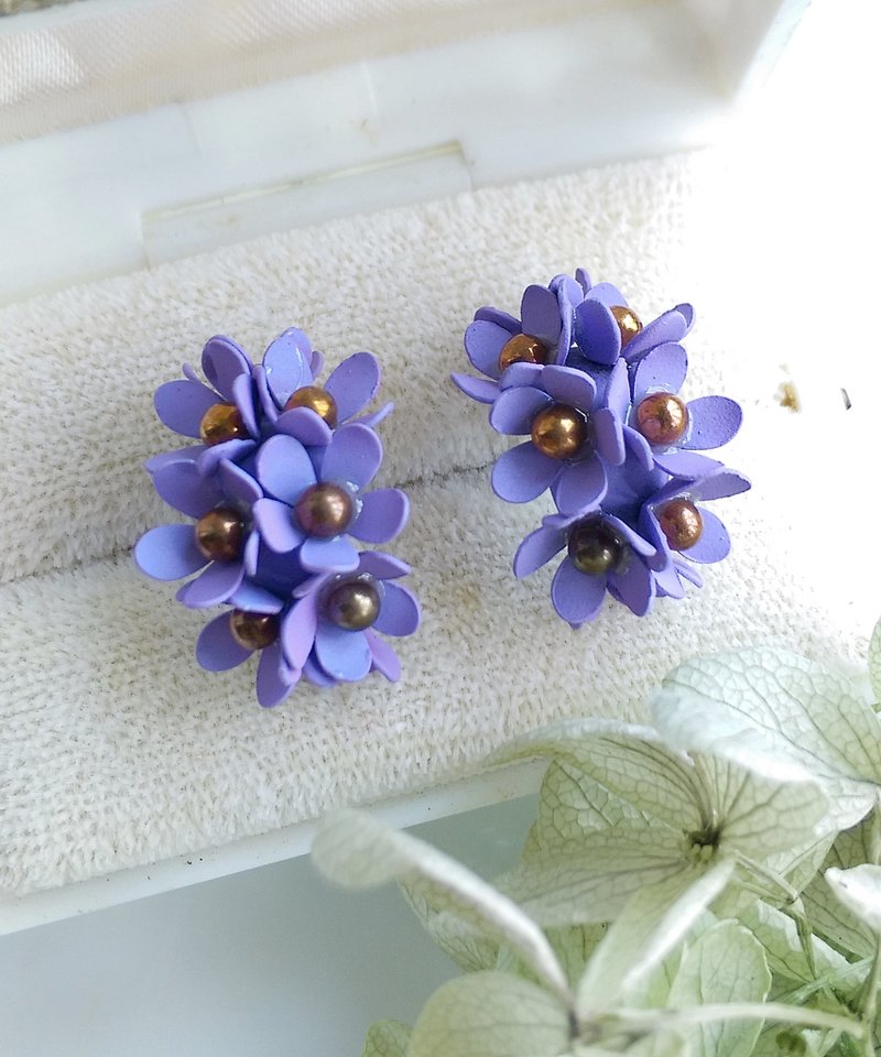 Vintage Jewelry 西洋古董饰品 C圈 立体 花簇 针式耳环 - 耳环/耳夹 - 其他金属 金色