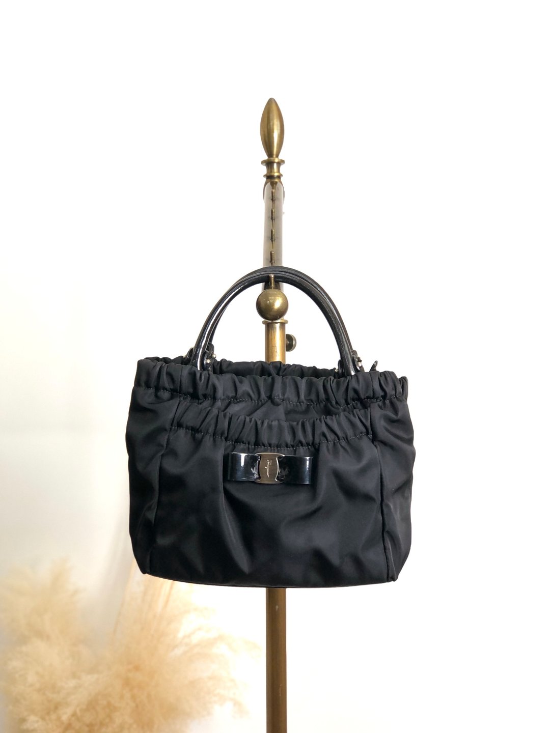 【VintageShop solo 日本直送中古包专卖店】Salvatore Ferragamo 经典款 黑色 缎带 尼龙 手提包 xucsbe - 手提包/手提袋 - 尼龙 黑色