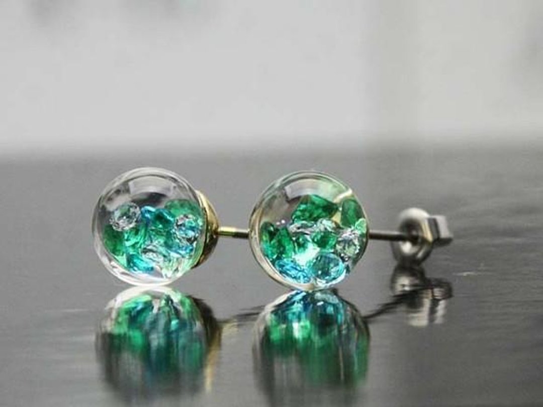 Bijou glass Gold Titanium Earrings Green Ice Blue Color - 耳环/耳夹 - 其他金属 