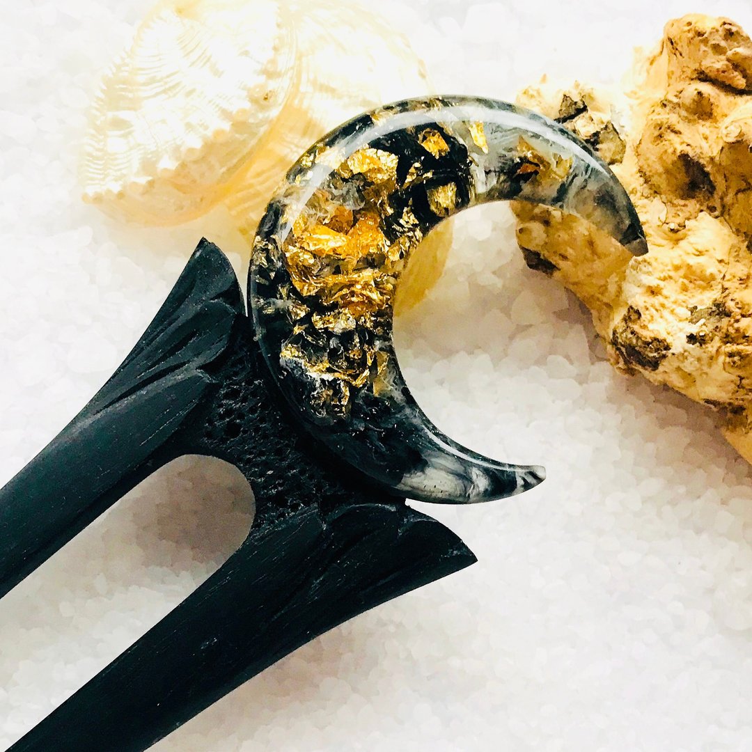 Hair fork with Gold Crescent, Carved wooden hair clip with resin crescent moon - 发饰 - 木头 金色