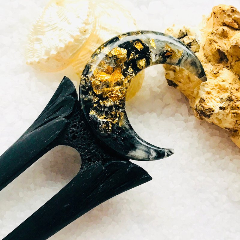 Hair fork with Gold Crescent, Carved wooden hair clip with resin crescent moon - 发饰 - 木头 金色