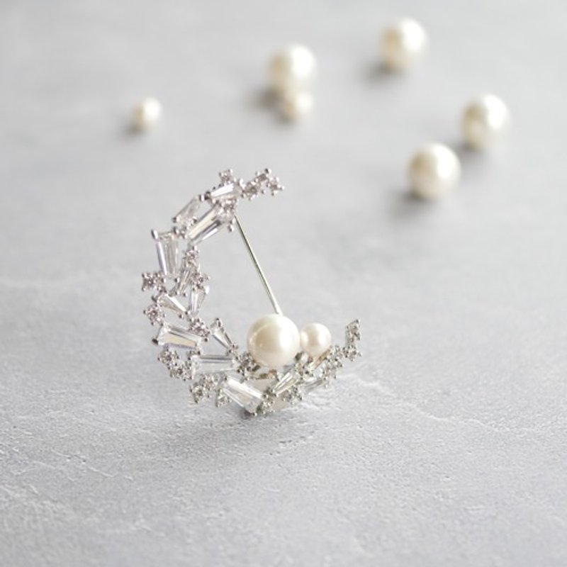 贝珍珠 锆石月亮与珍珠胸针 新月 亦适合毕业典礼、入学典礼 - 胸针 - 宝石 