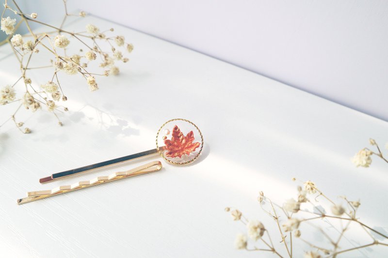 午夜的森林。 一片红叶发夹 - 发饰 - 粘土 红色