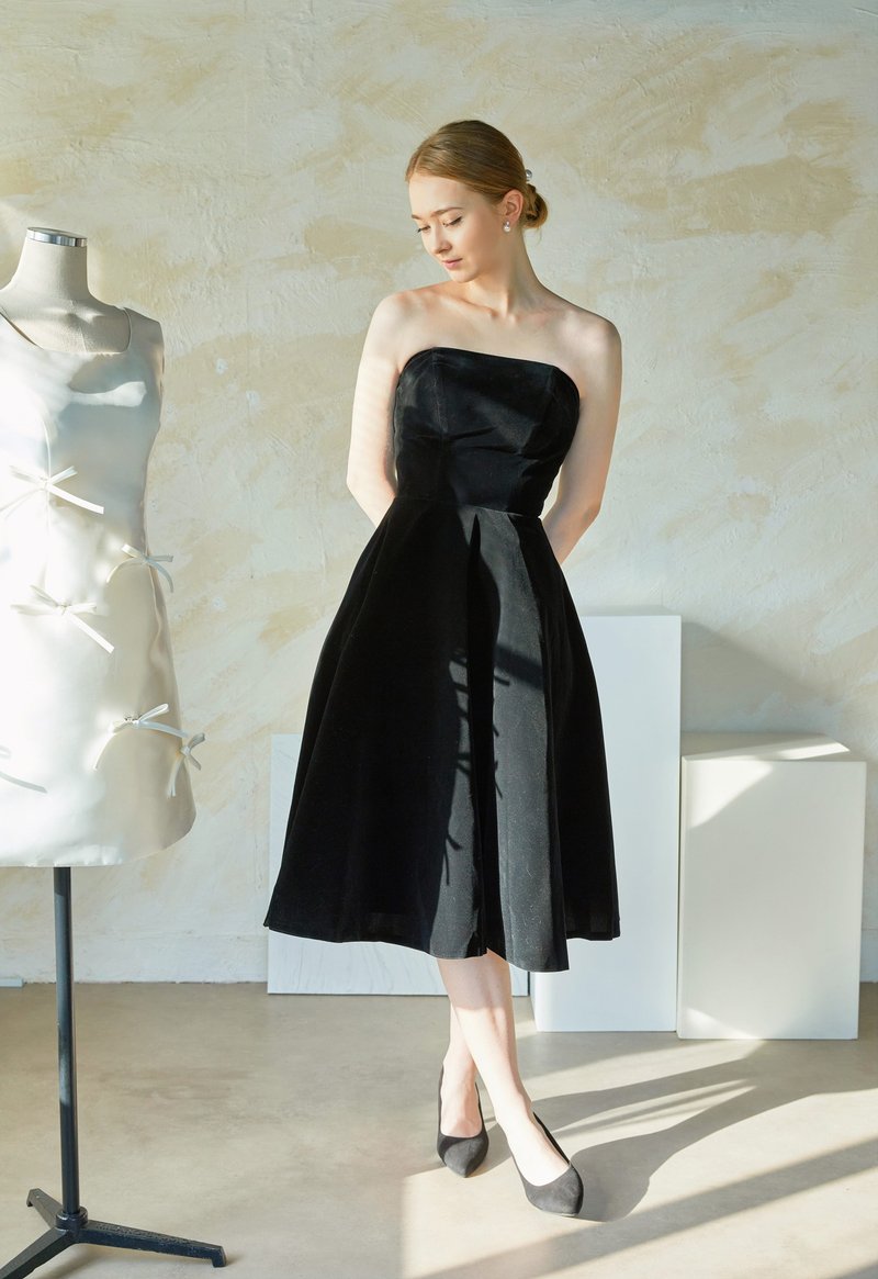 深黑色天鹅绒礼服 (包含颈部围巾配件) - 晚装/礼服 - 其他材质 黑色