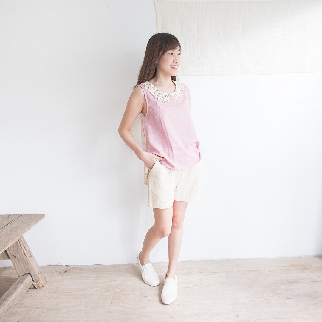 Round Neck Sleeveless Vest with Lace Collar Botanical Dyed Cotton Pink - 女装上衣 - 棉 粉红色