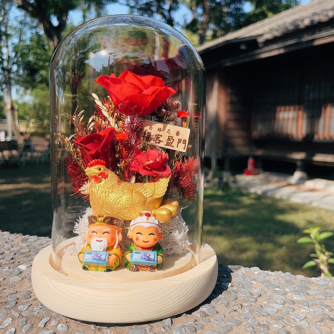财源滚滚 紫南宫永生玫瑰玻璃LED花盅 雷射雕刻 土地公婆 金鸡 - 干燥花/捧花 - 植物．花 
