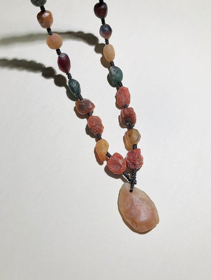 蛇结编暗色花眼血脉项链 - 项链 - 石头 多色